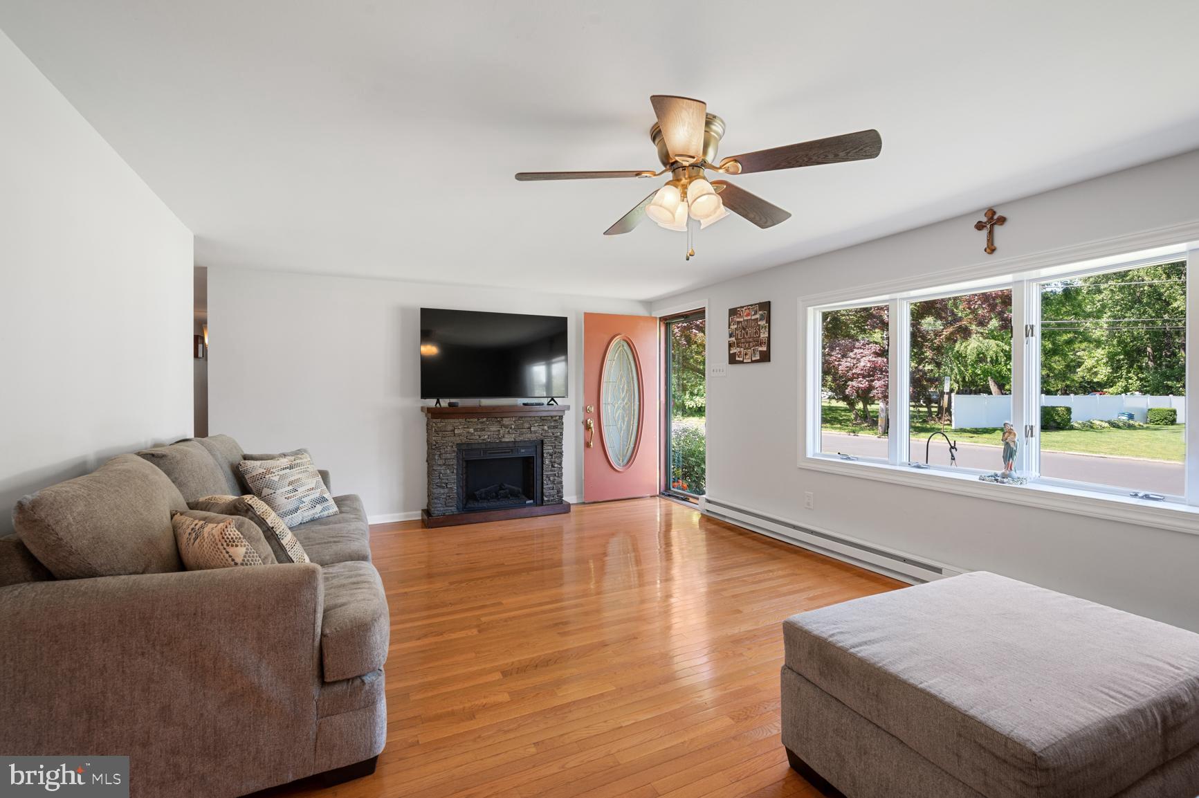 679 Roger Road Warminster, PA 18974 - Photo 4 of 35 Gallery Image 4