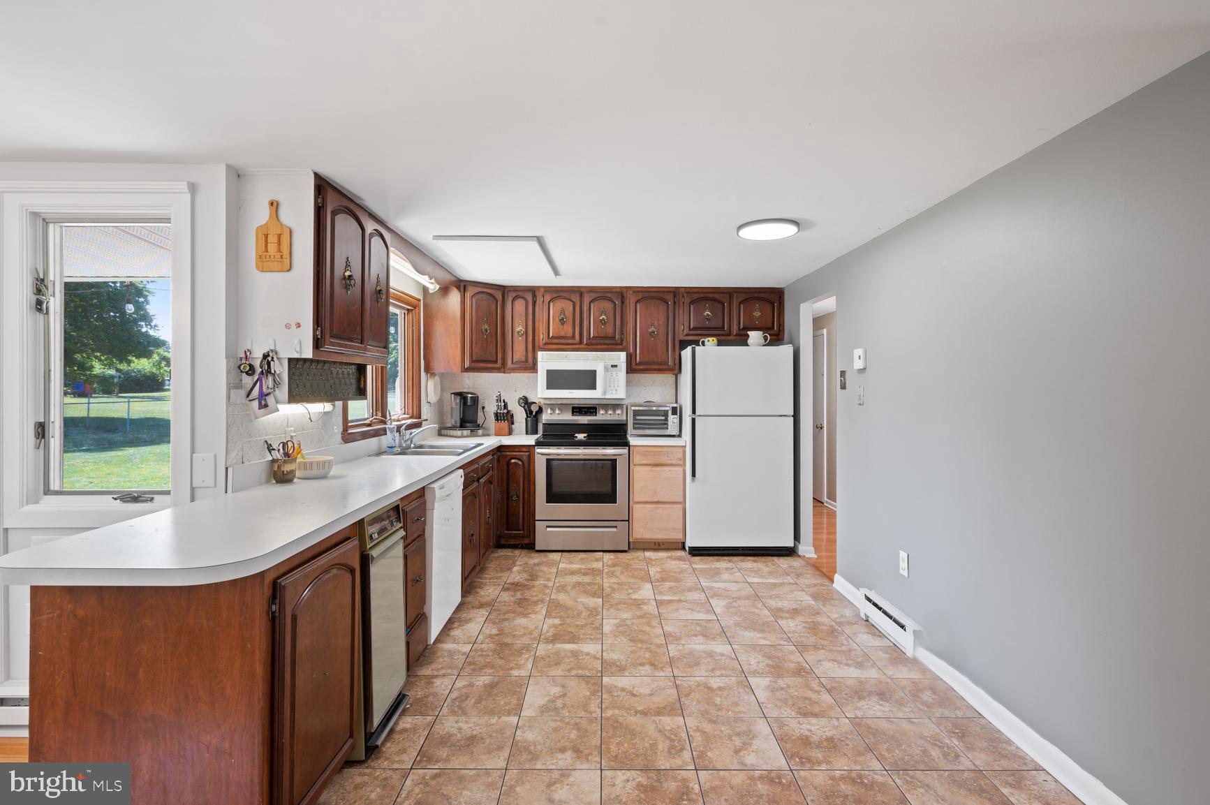 679 Roger Road Warminster, PA 18974 - Photo 10 of 35 Gallery Image 10