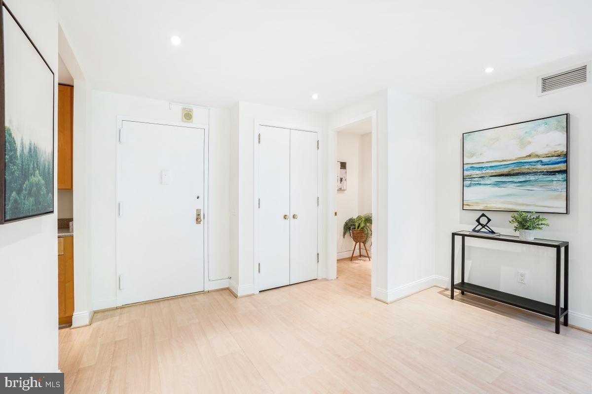 5225 Pooks Hill Road, Unit 520N Bethesda, MD 20814 - Photo 11 of 31