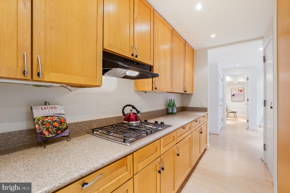 5225 Pooks Hill Road, Unit 520N Bethesda, MD 20814 - Photo 17 of 31