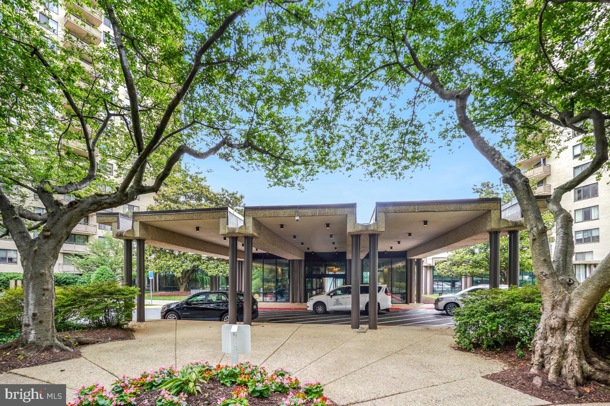 5225 Pooks Hill Road, Unit 520N Bethesda, MD 20814 - Photo 2 of 31