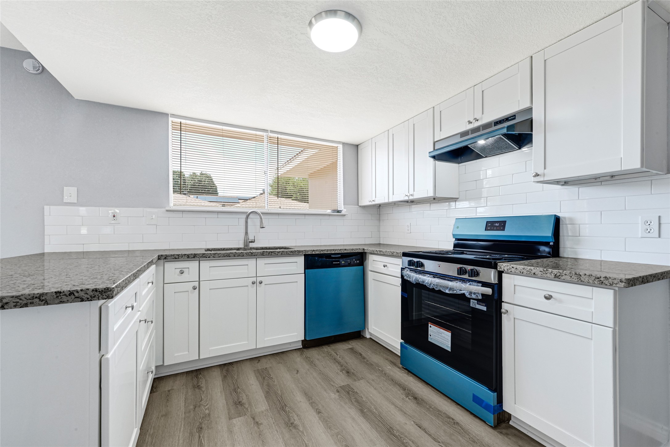 2511 Union Mill Road Houston, TX 77067 - Photo 6 of 20 Brand new appliances!