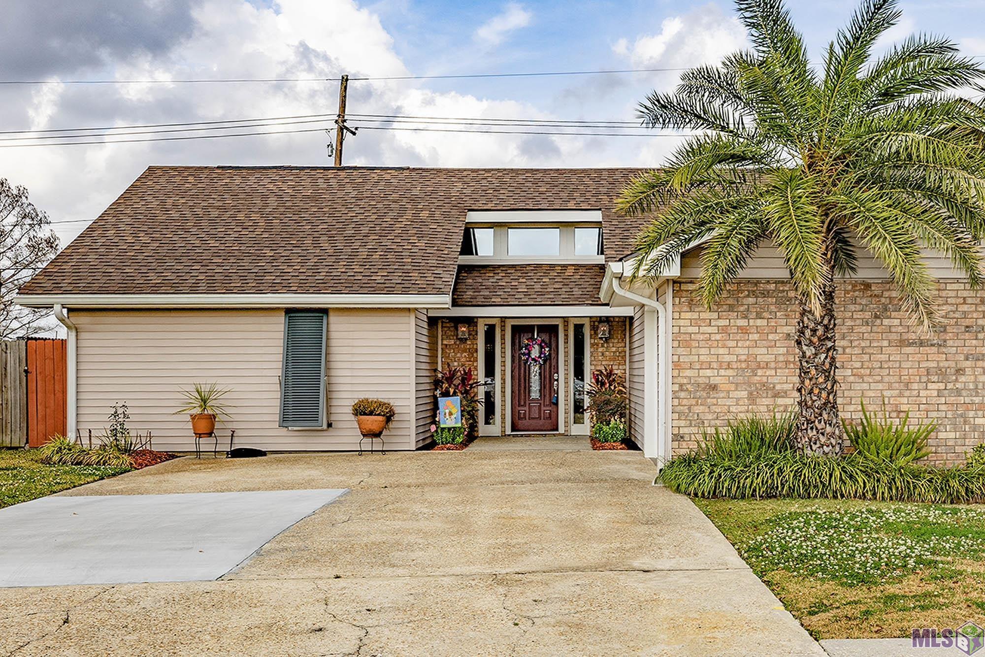 105 Maria Circle Houma, LA 70360 - Photo 3 of 25