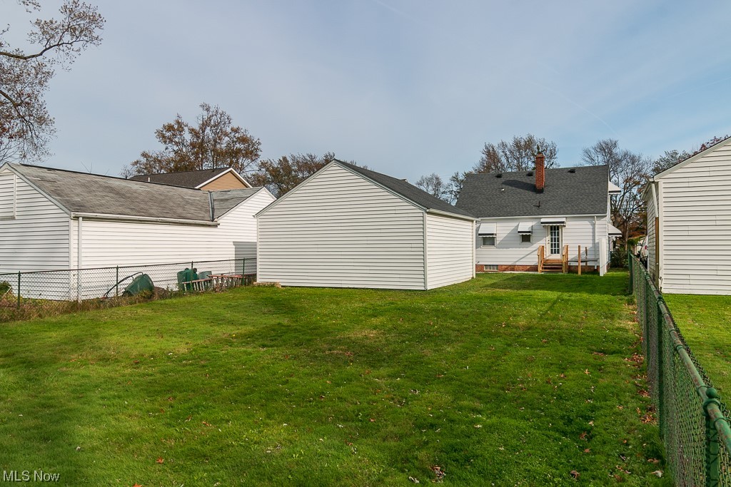 1318 Sunset Road Cleveland, OH 44124 - Photo 4 of 29 Large rear fenced in yard offers plenty of space for outdoor entertaining and enjoyment!