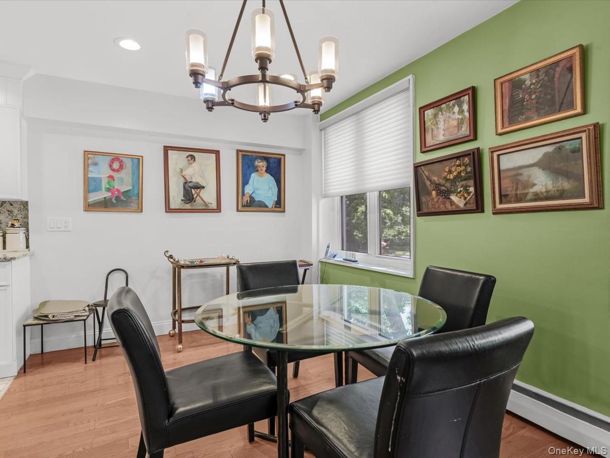 25 Canterbury Road, Unit 1M Great Neck, NY 11021 - Photo 8 of 21