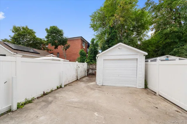 $789,999 | 104-17 Rosita Place | South Ozone Park