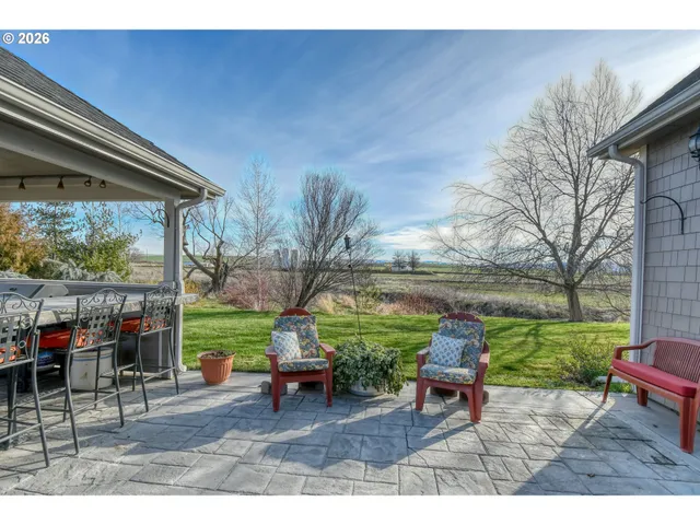 a outdoor view with a sitting space