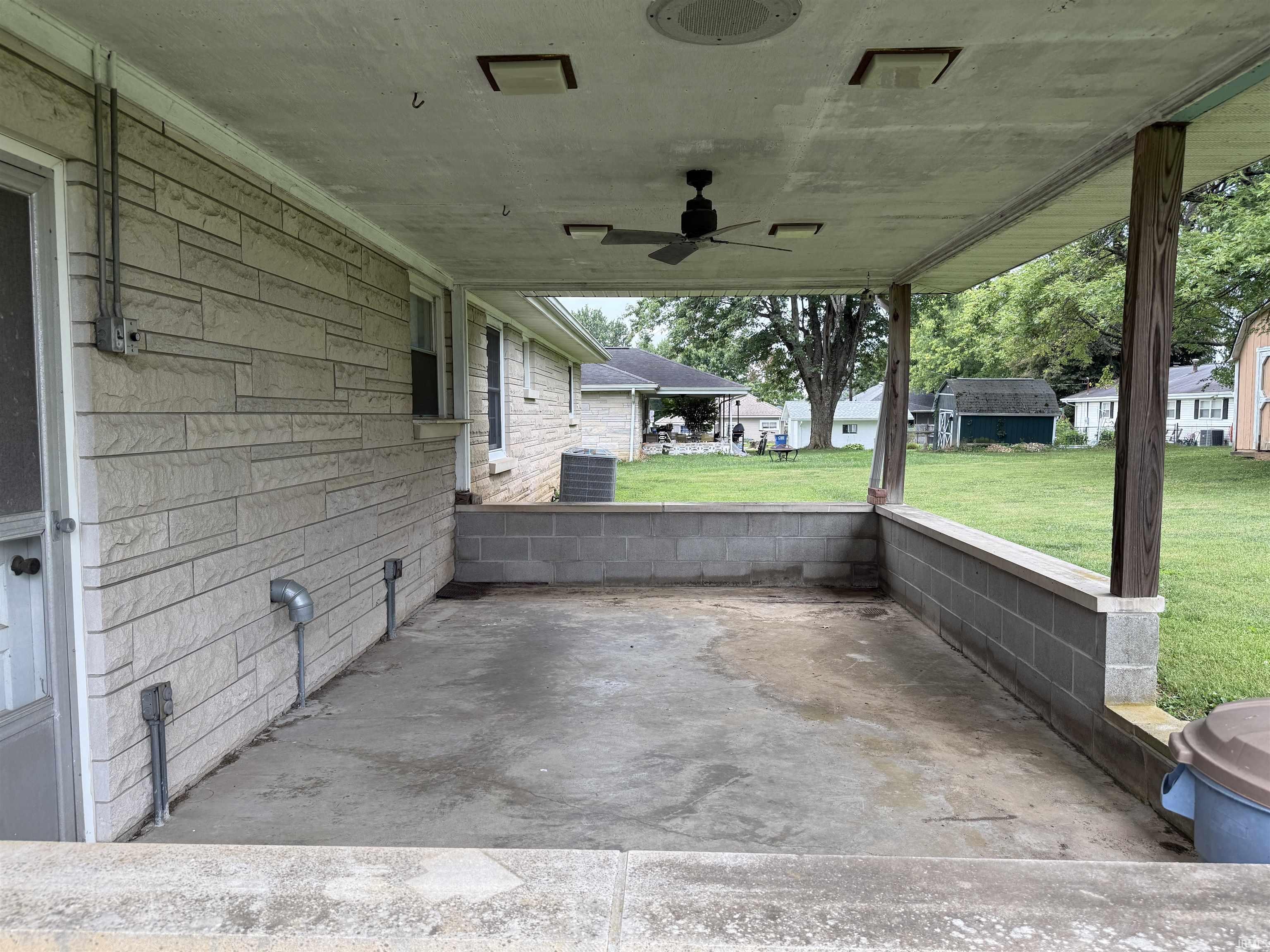 17 P Street Bedford, IN 47421 - Photo 3 of 13 Gallery Image 3