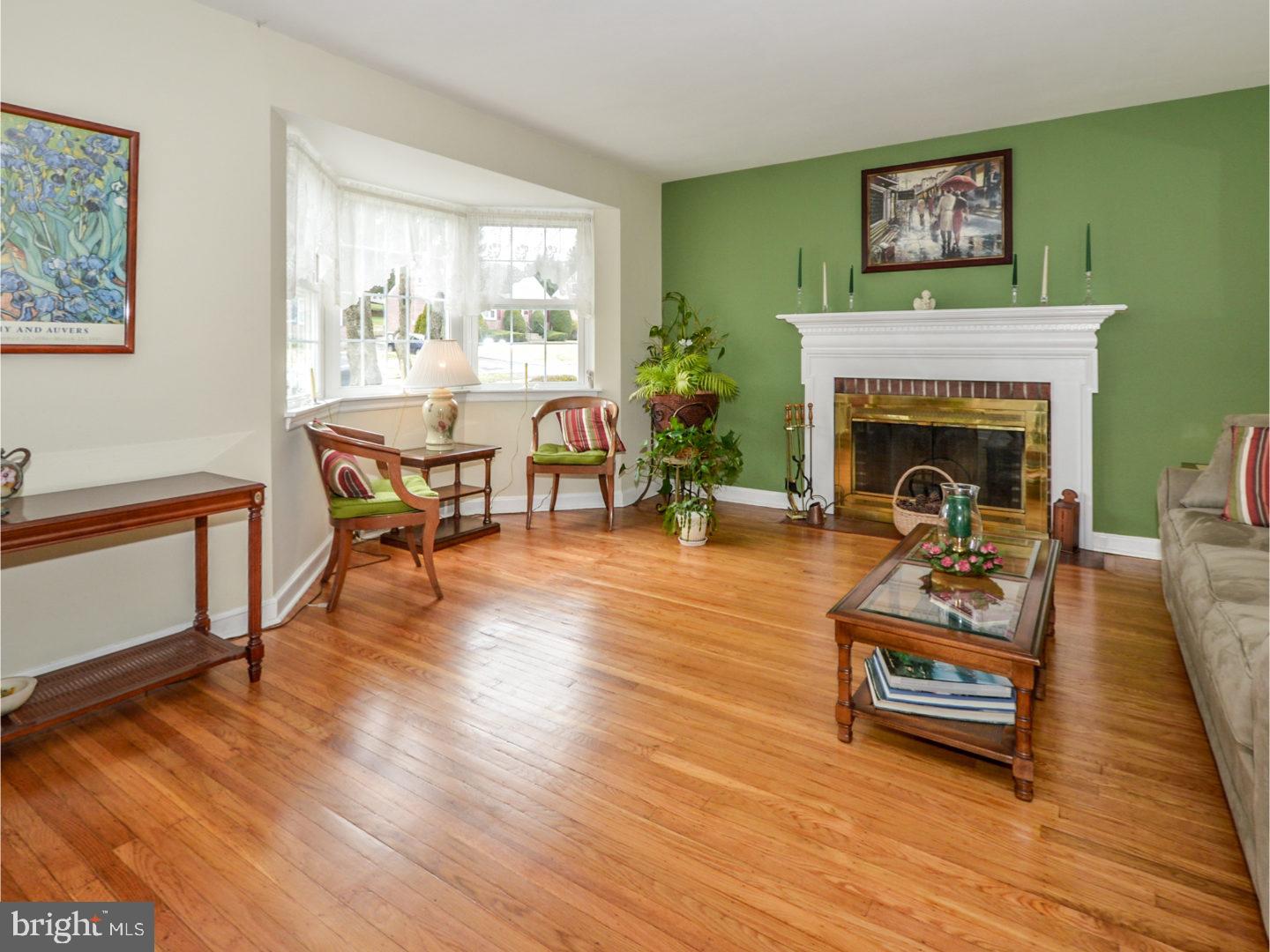 61 Rodmor Road Havertown, PA 19083 - Photo 4 of 22 Living Room