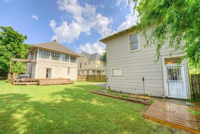 a view of a house with a backyard