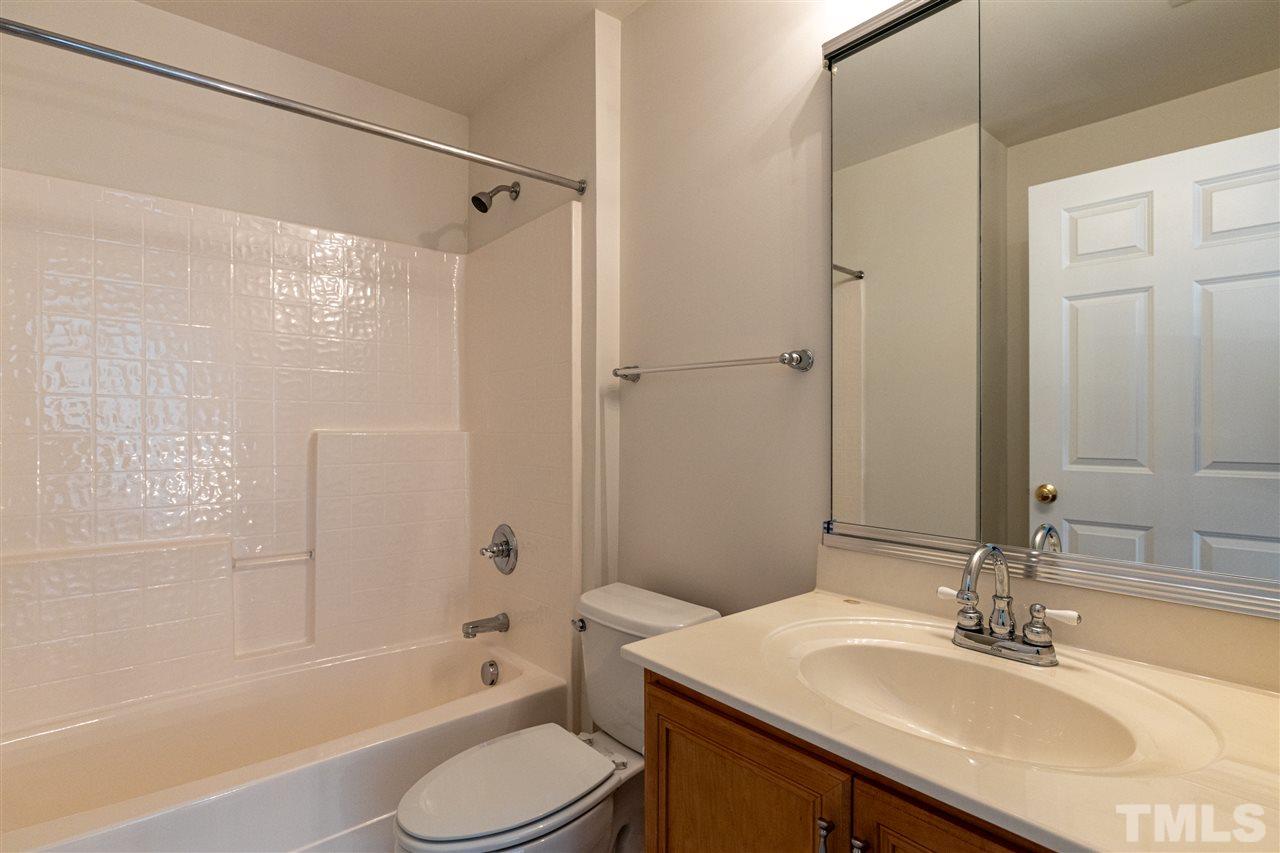 11563 Auldbury Way Raleigh, NC 27617 - Photo 14 of 19 Gallery Image 14