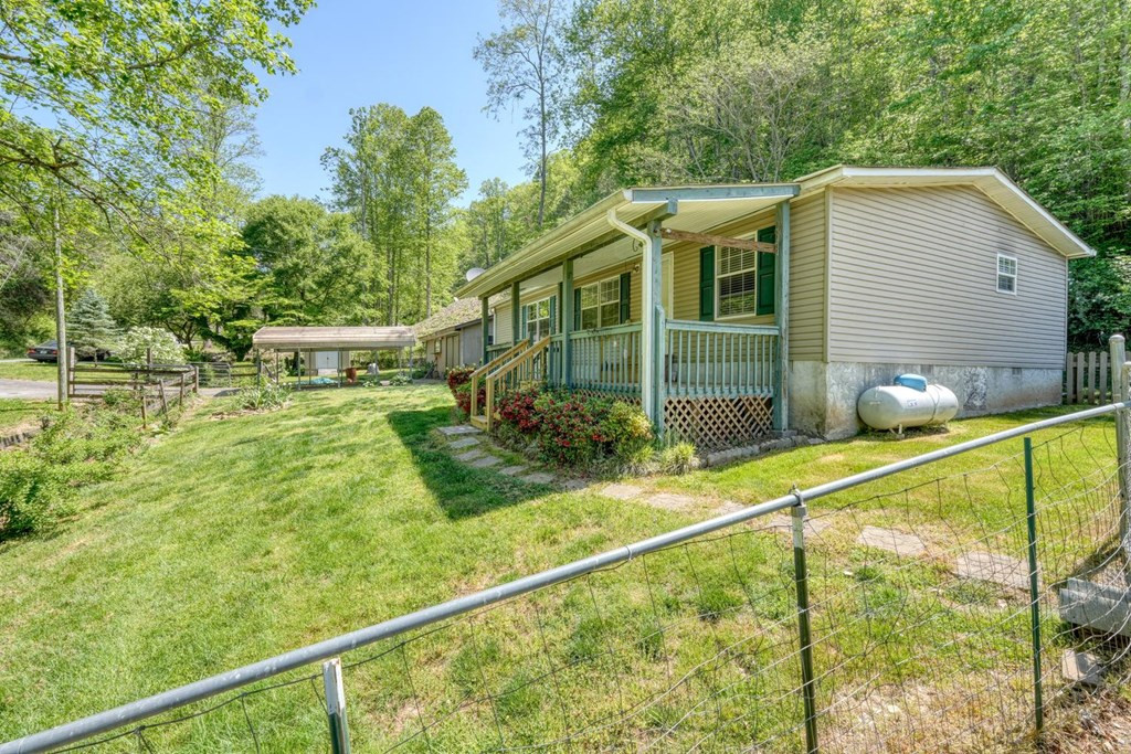 832 Canyon Road Marble, NC 28905 - Photo 11 of 48