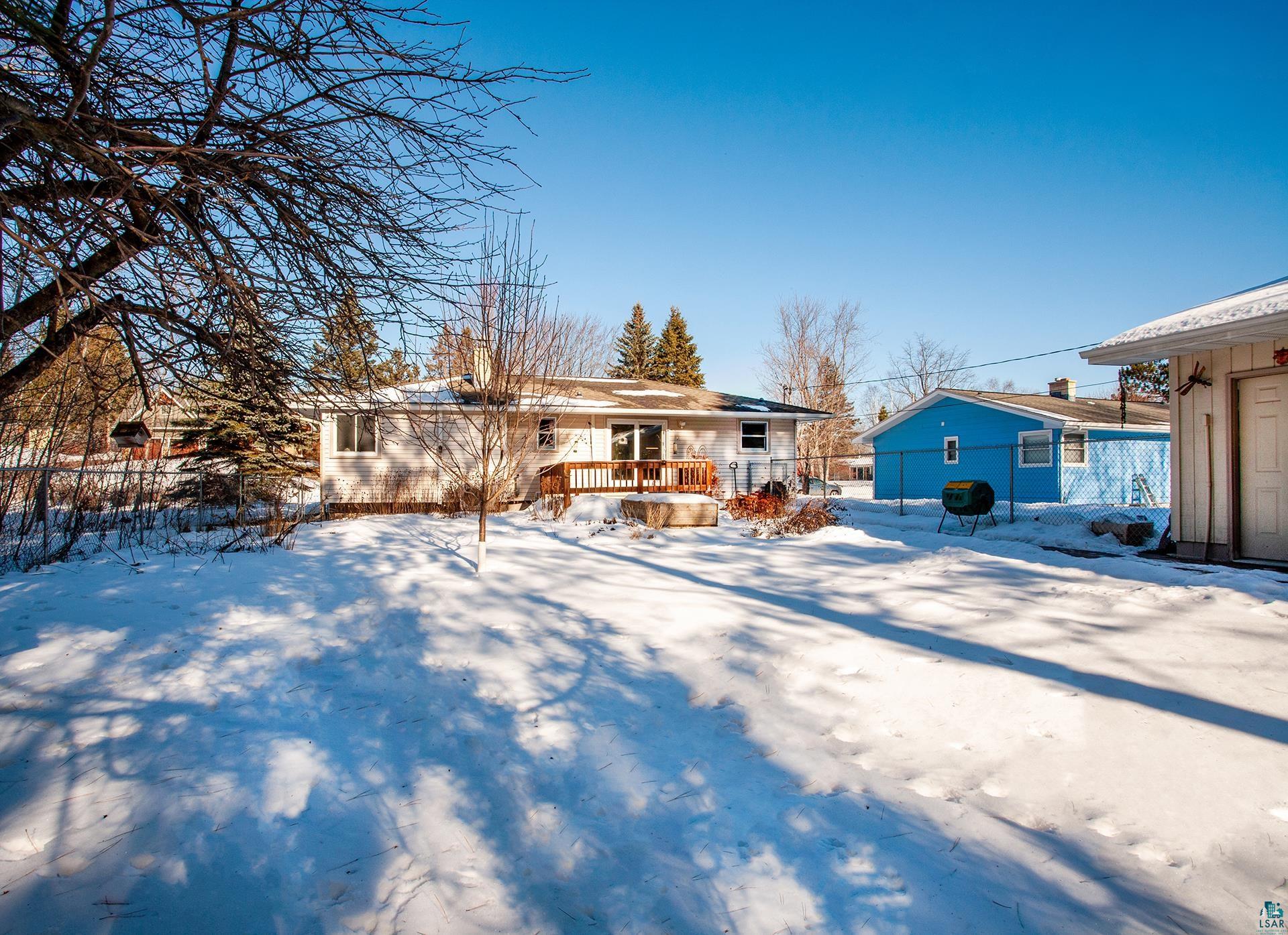 318 Marshall Street Duluth, MN 55803 - Photo 5 of 18 View of snow covered back of property