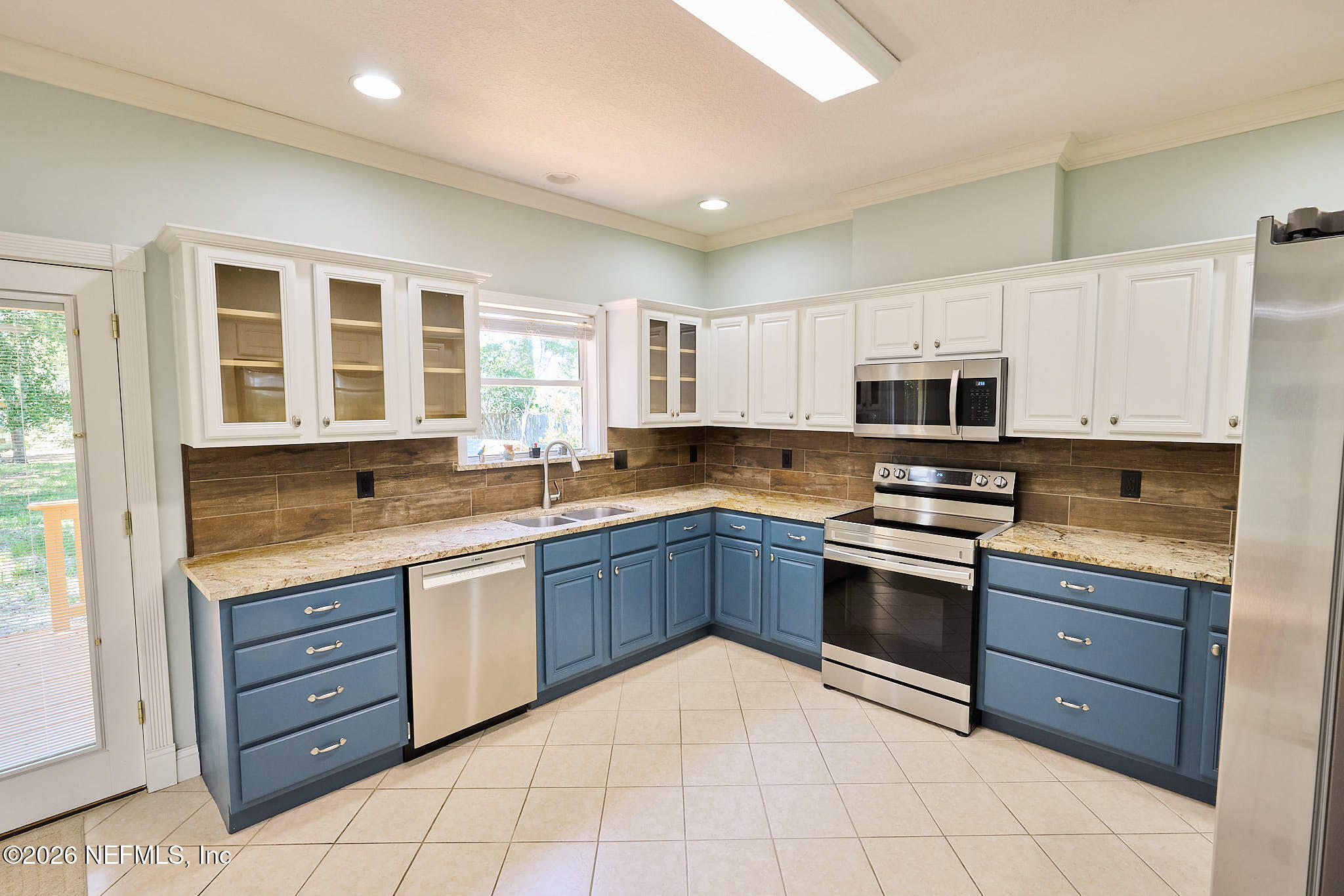 85404 Burmeister Road Fernandina Beach, FL 32034 - Photo 29 of 53 a kitchen with stainless steel appliances granite countertop a stove and a sink