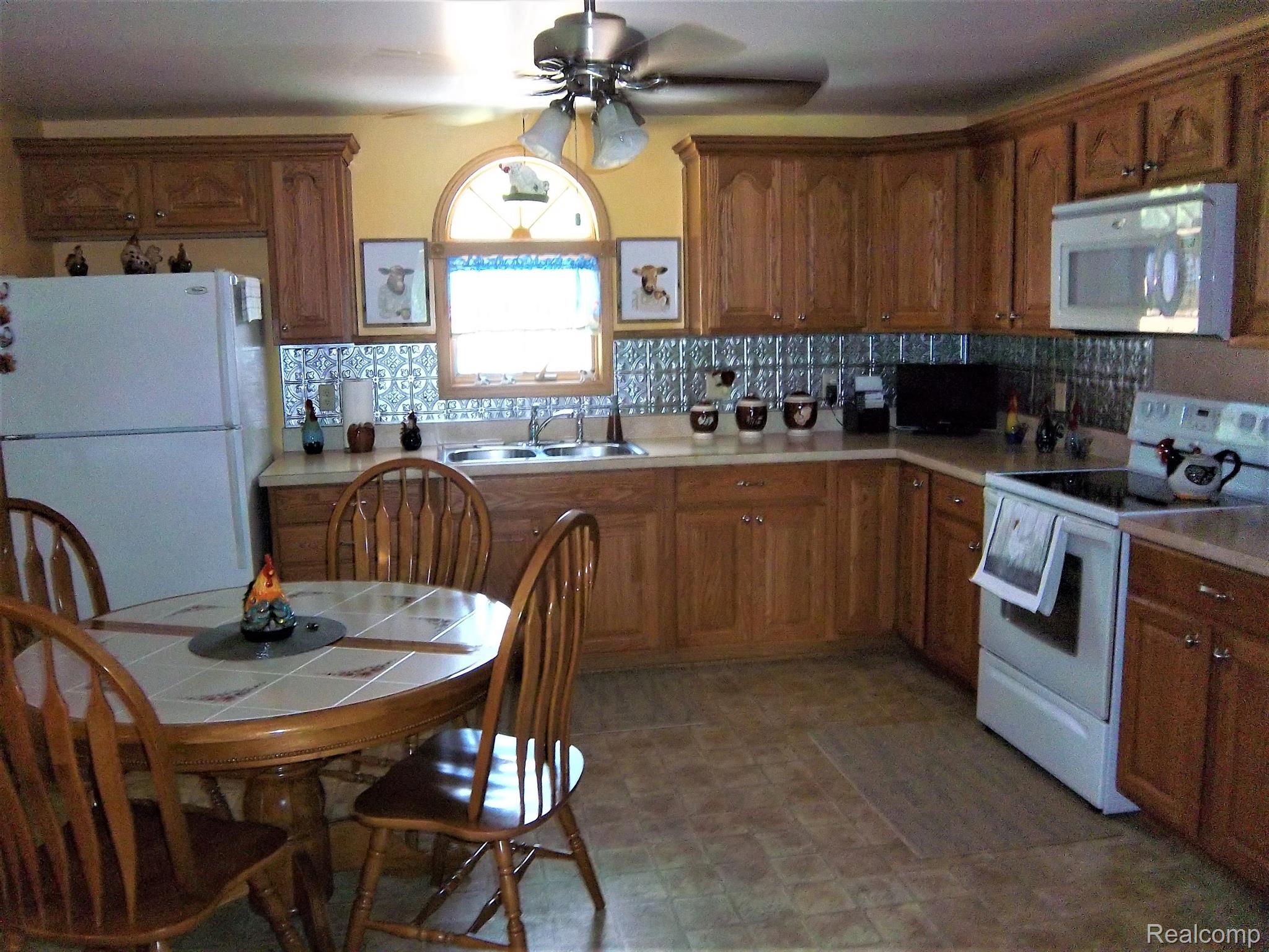 5333 Lapeer Road Burton, MI 48509 - Photo 6 of 19 Gallery Image 6