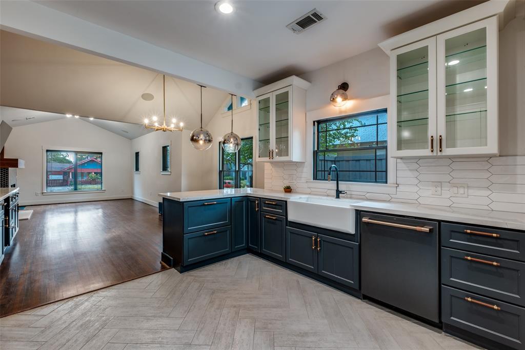 5819 Prospect Avenue Dallas, TX 75206 - Photo 11 of 25 a spacious bathroom with a sink double vanity granite and a large mirror