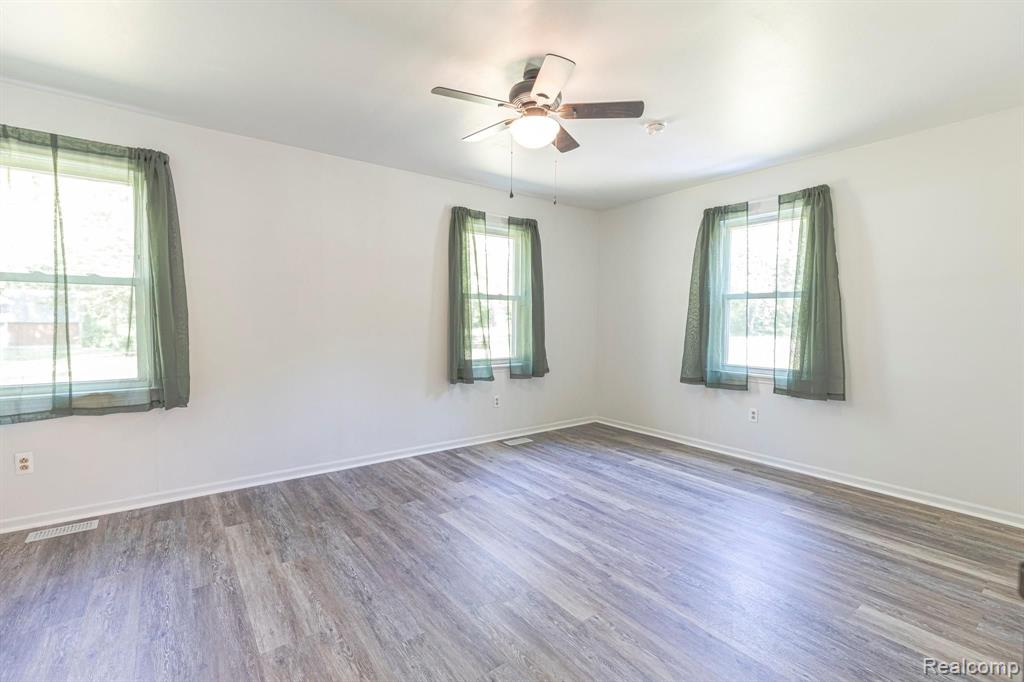 28500 King Road Romulus, MI 48174 - Photo 28 of 39