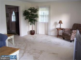 845 West Rolling Road Springfield, PA 19064 - Photo 3 of 12 Living Room