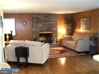 845 West Rolling Road Springfield, PA 19064 - Photo 6 of 12 Family Room