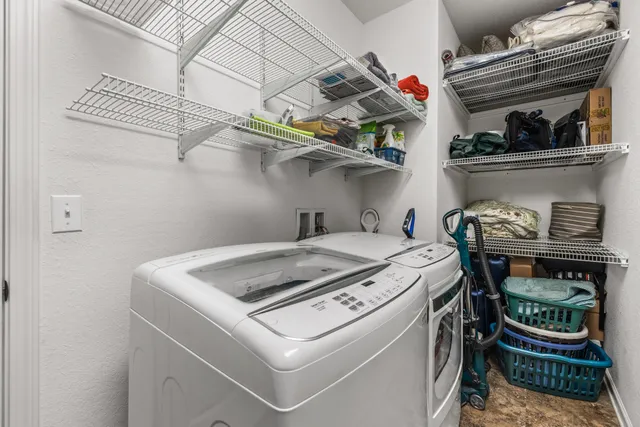 $369,000 | N17-w26475 Meadowgrass Circle, Unit G, Pewaukee, WI 53072