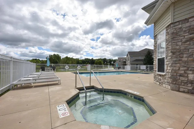 $369,000 | N17-w26475 Meadowgrass Circle, Unit G, Pewaukee, WI 53072