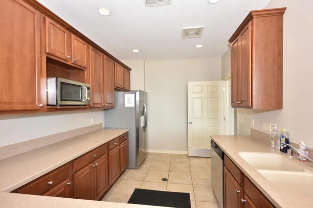 $369,000 | N17-w26475 Meadowgrass Circle, Unit G, Pewaukee, WI 53072