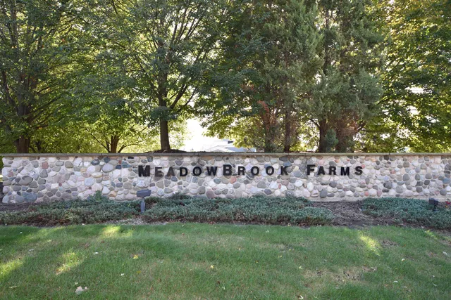 $369,000 | N17-w26475 Meadowgrass Circle, Unit G, Pewaukee, WI 53072