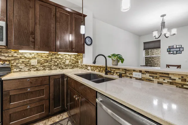 $369,000 | N17-w26475 Meadowgrass Circle, Unit G, Pewaukee, WI 53072