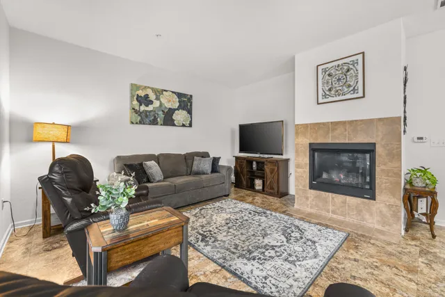 $369,000 | N17-w26475 Meadowgrass Circle, Unit G, Pewaukee, WI 53072