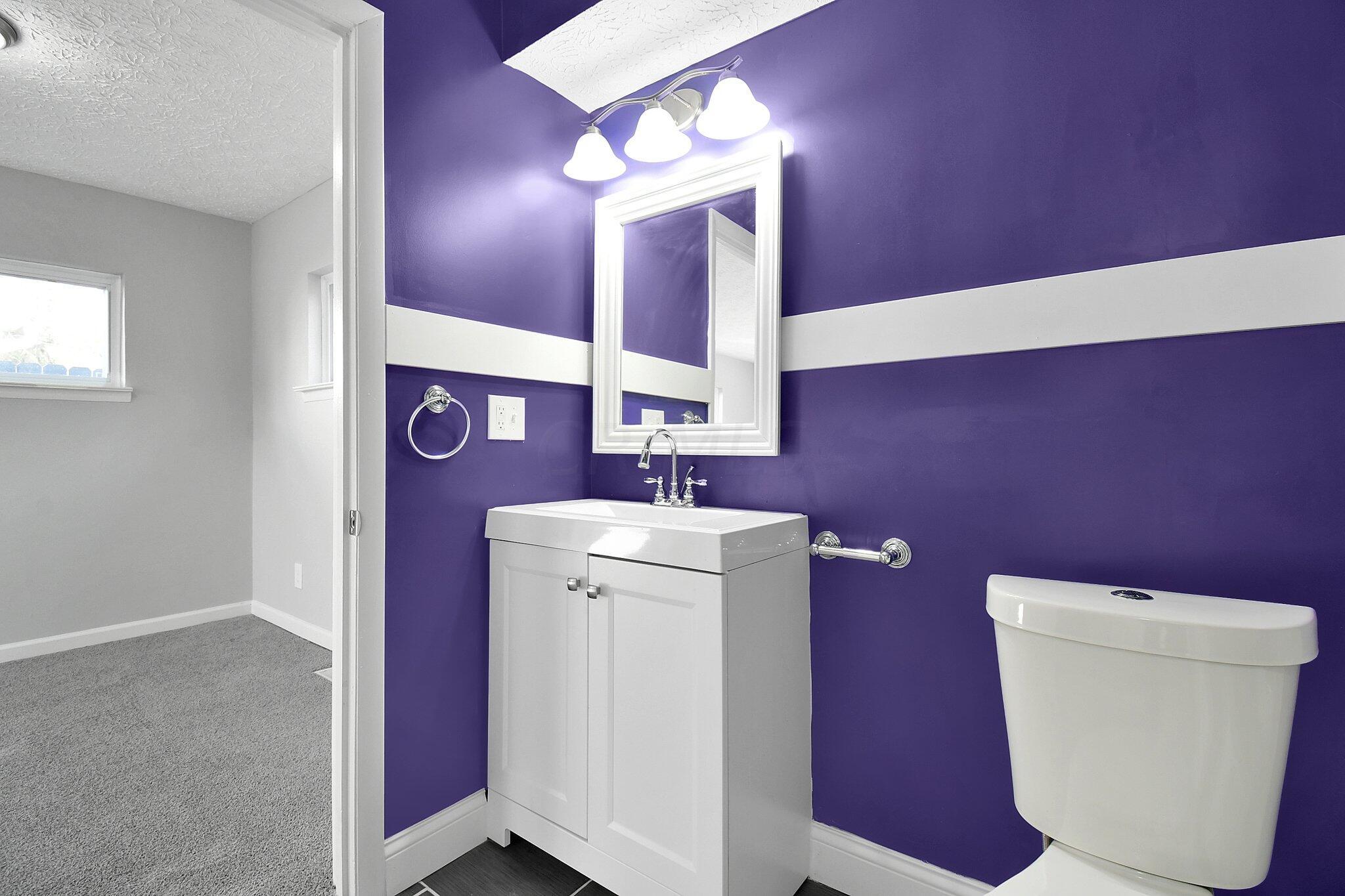 3326 Eakin Road Columbus, OH 43204 - Photo 14 of 27 "continental style" owner's bath.