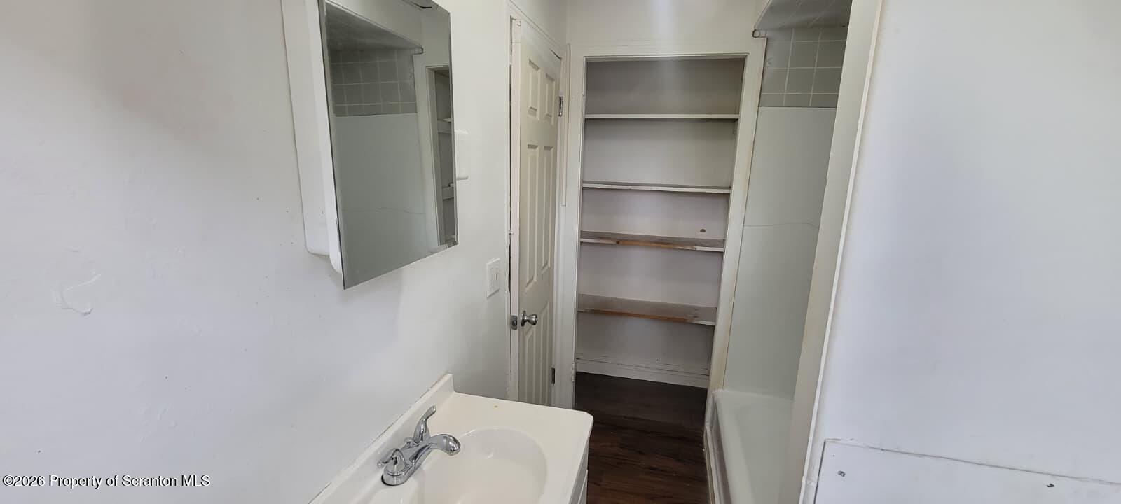 807 Monroe Avenue Scranton, PA 18510 - Photo 6 of 11 Full Bathroom