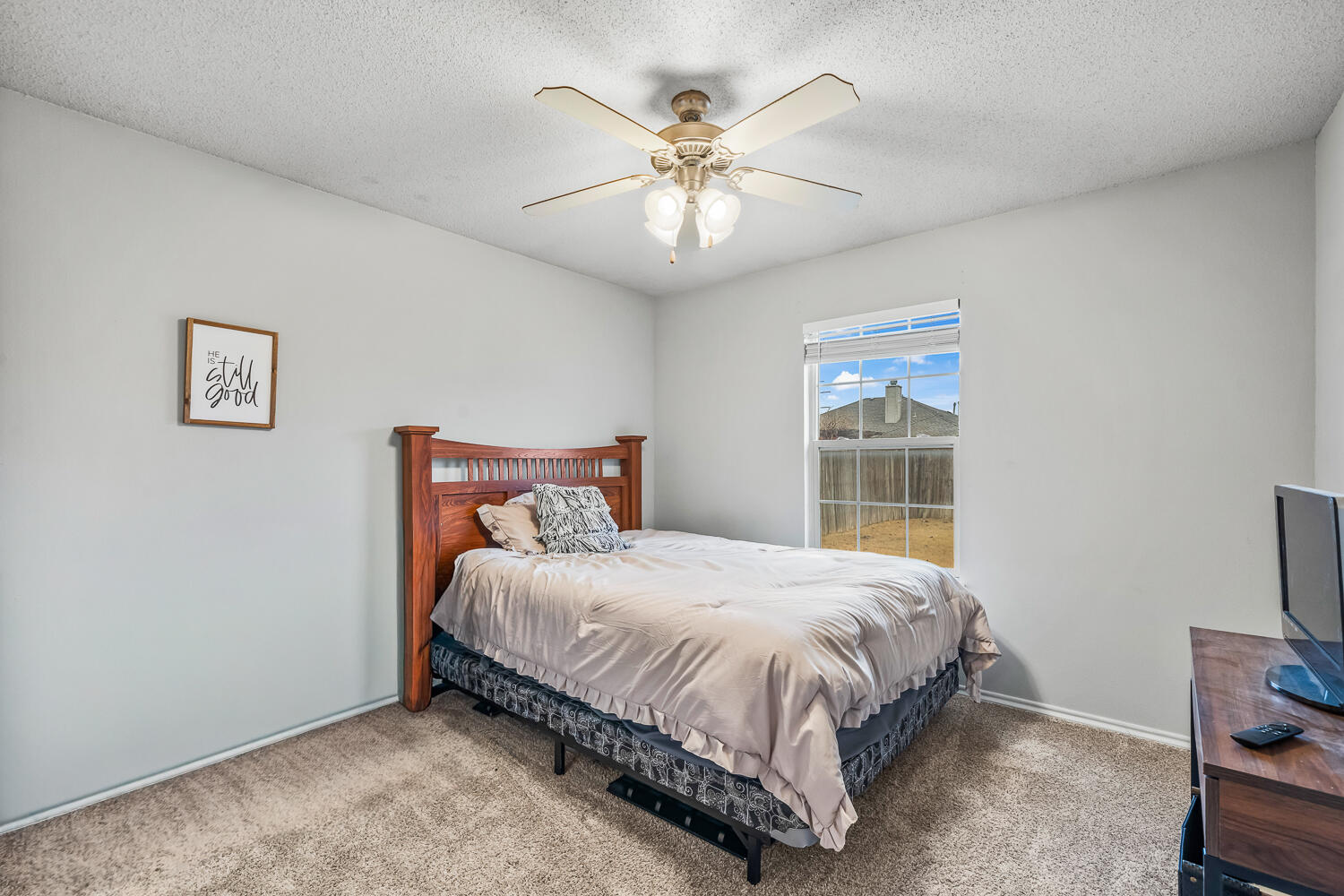 10607 Dover Avenue Lubbock, TX 79424 - Photo 25 of 34 a bedroom with a bed and window