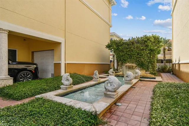 $579,900 | 143 Grand Beach Place, Unit 143, Tampa, FL 33609