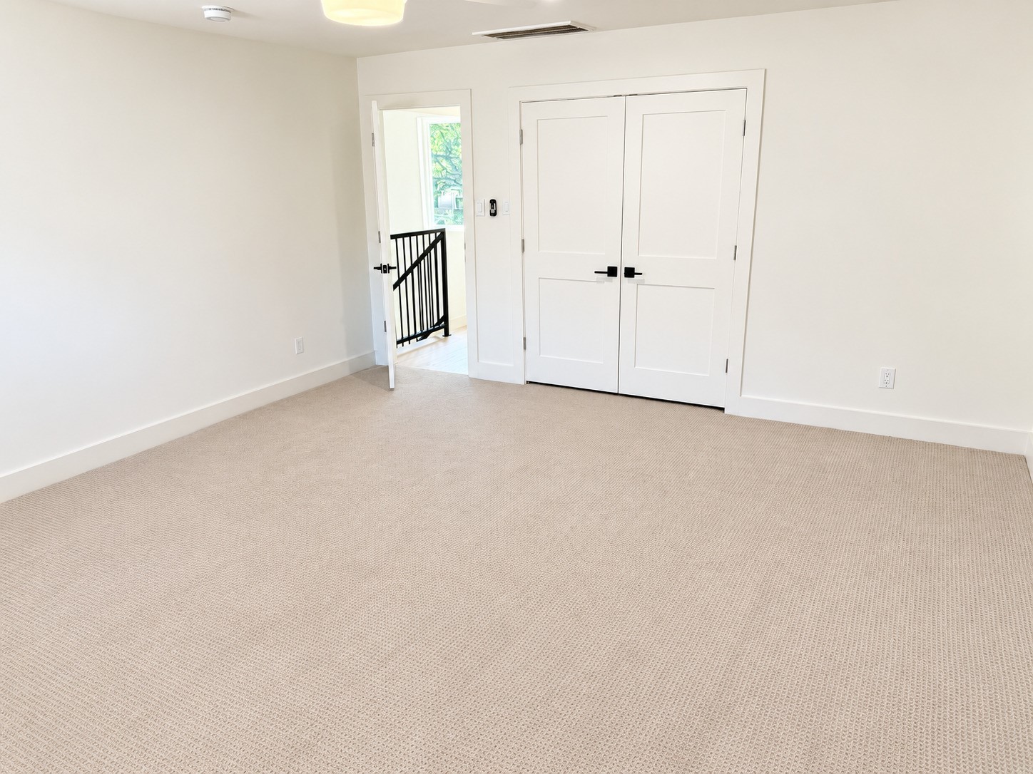 10322 Burgoyne Road Houston, TX 77042 - Photo 28 of 31 2nd Bedroom