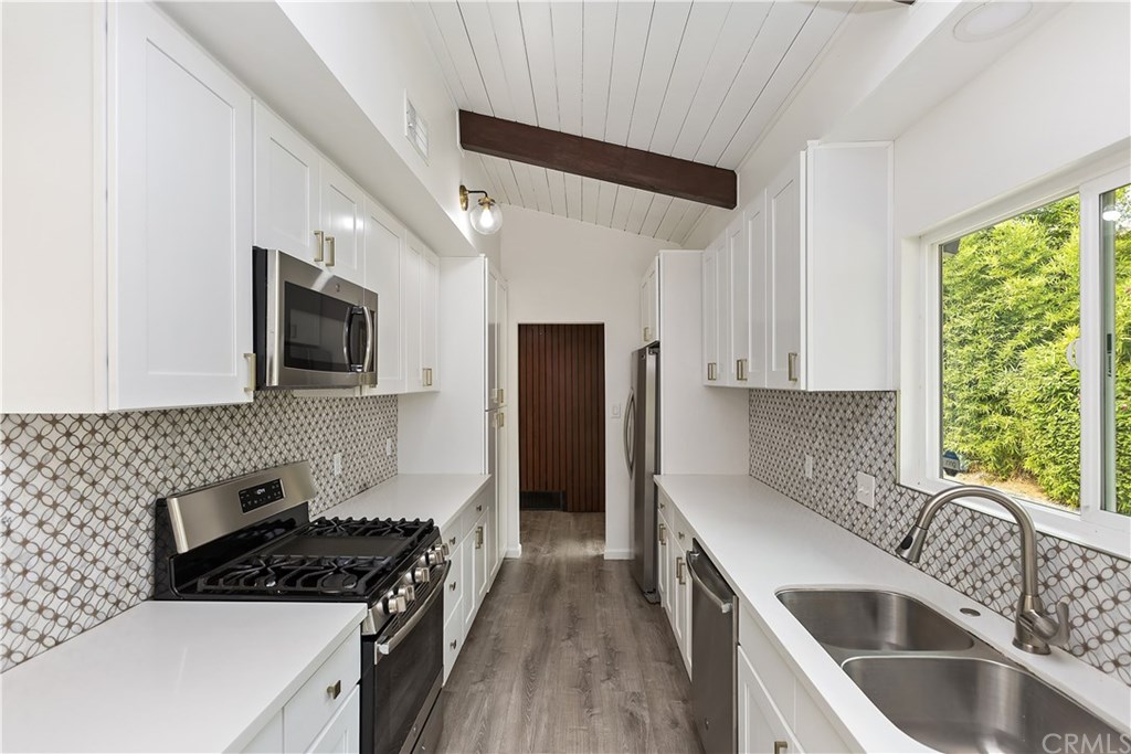 5632 Laredo Road Riverside, CA 92506 - Photo 17 of 46
