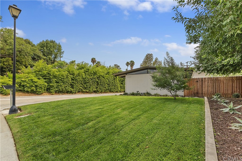 5632 Laredo Road Riverside, CA 92506 - Photo 4 of 46