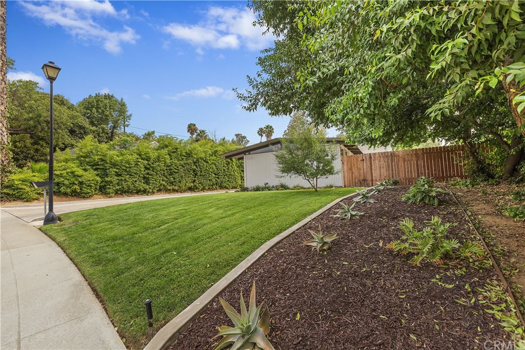 5632 Laredo Road Riverside, CA 92506 - Photo 5 of 46