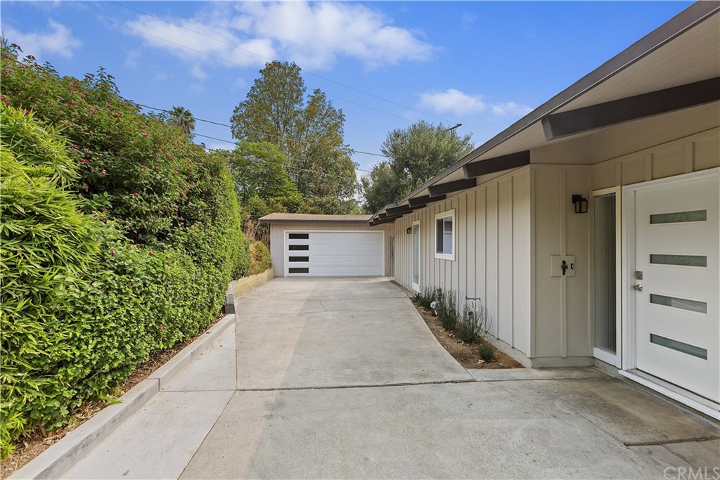 5632 Laredo Road Riverside, CA 92506 - Photo 6 of 46