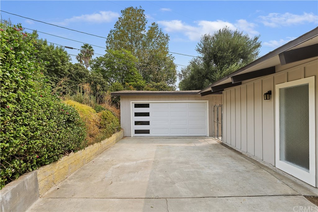 5632 Laredo Road Riverside, CA 92506 - Photo 7 of 46