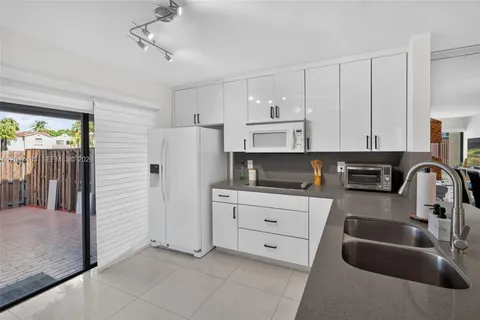 $390,000 | 10505 Southwest 153rd Court, Unit 7, Miami, FL 33196