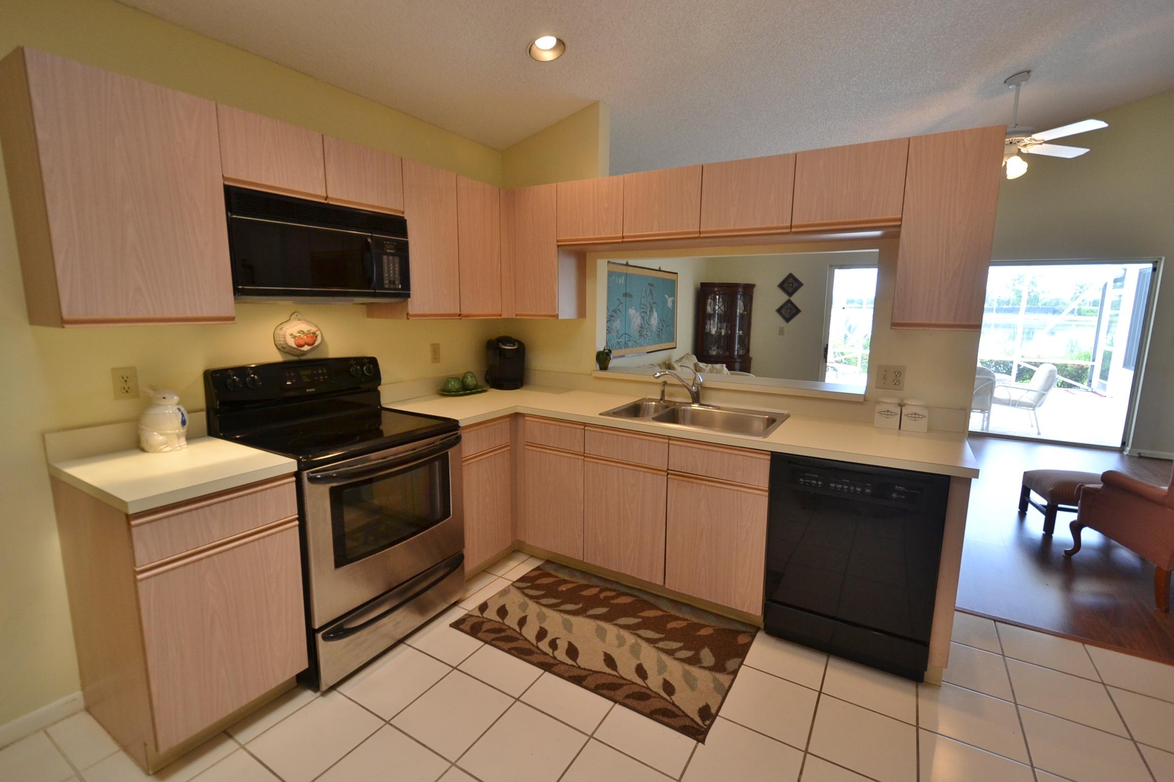 7271 Shell Ridge Terrace Lake Worth, FL 33467 - Photo 21 of 52 kitchen5