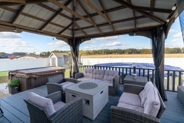 $425,000 | 408 Coyote Trail, Kouts, IN 46347