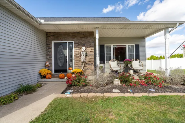 $425,000 | 408 Coyote Trail, Kouts, IN 46347