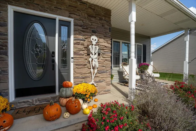 $425,000 | 408 Coyote Trail, Kouts, IN 46347