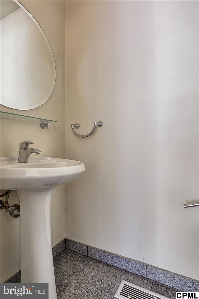 412 Blue Ridge Circle Harrisburg, PA 17110 - Photo 17 of 25 Gallery Image 17