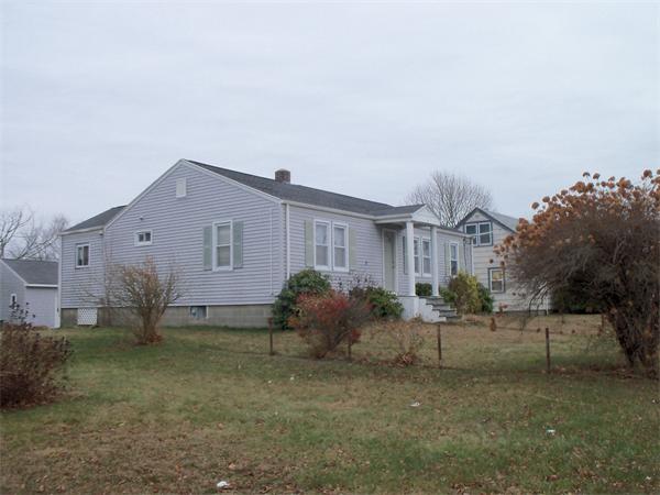 73 Sconticut Neck Road Fairhaven, MA 02719 - Photo 3 of 20 Gallery Image 3