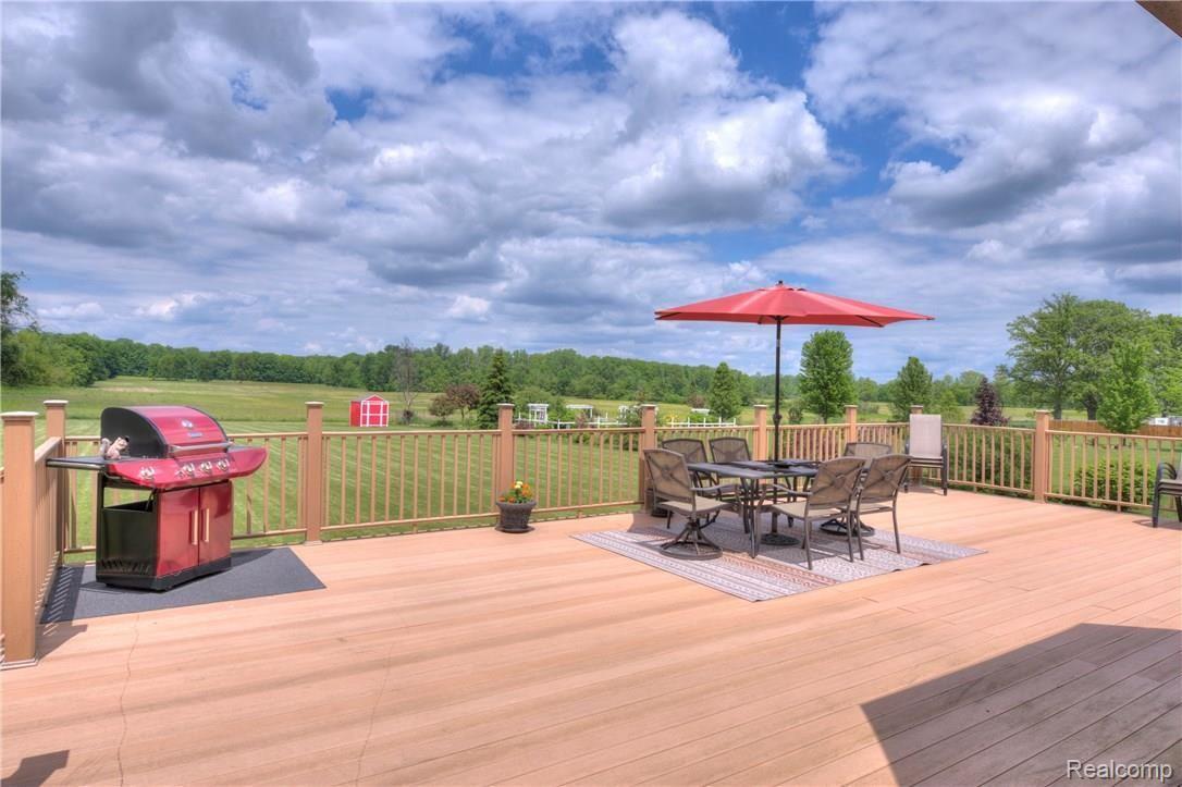 4390 Baldwin Road Grand Blanc, MI 48439 - Photo 15 of 41 HDR Deck2 (3007x2004).jpg