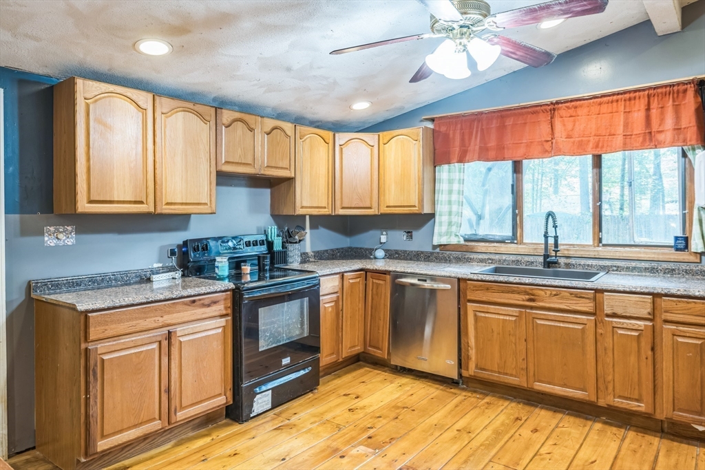 9 Braemore Road Billerica, MA 01821 - Photo 18 of 28