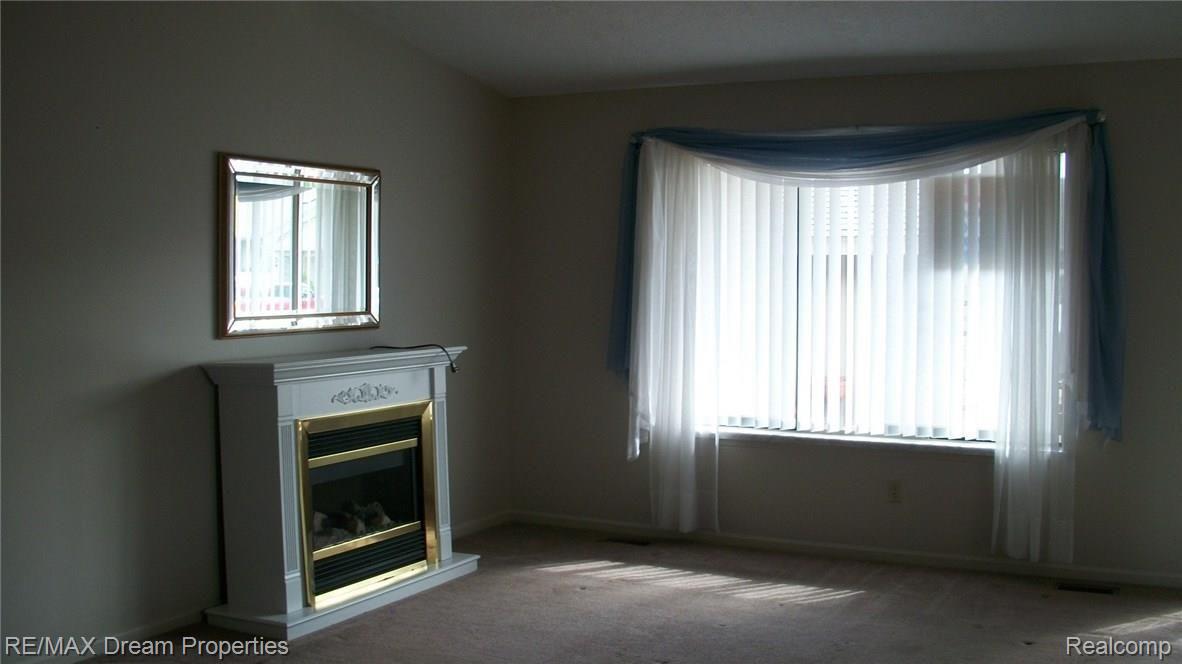 62402 Raleigh Court, Unit 1 South Lyon, MI 48178 - Photo 4 of 11 100_3136.JPG