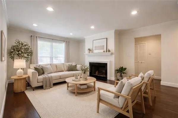 $2,400 | 138 Woodmere Square Northwest, Atlanta, GA 30327